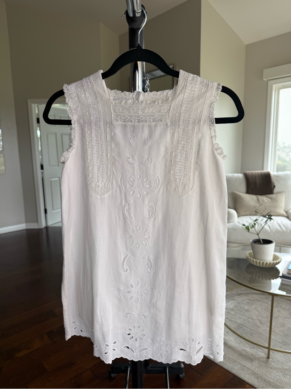 Gorgeous DÔEN Girls Lua Broderie Anglaise Mini Dress in white, size 10